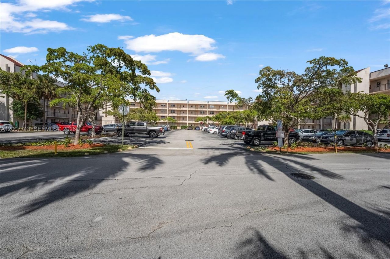 2551 Aragon Blvd, Unit 411, Sunrise, FL 33322 Photo