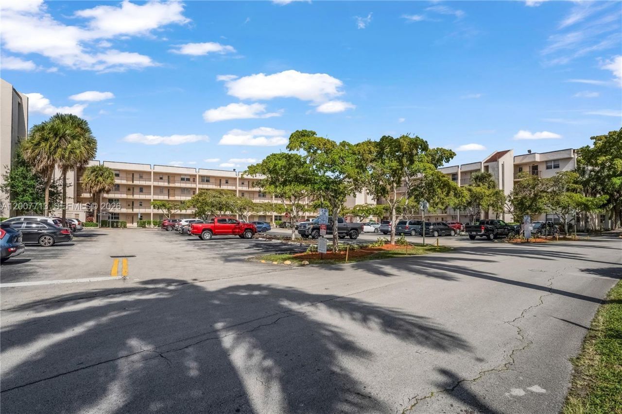 2551 Aragon Blvd, Unit 411, Sunrise, FL 33322 Photo