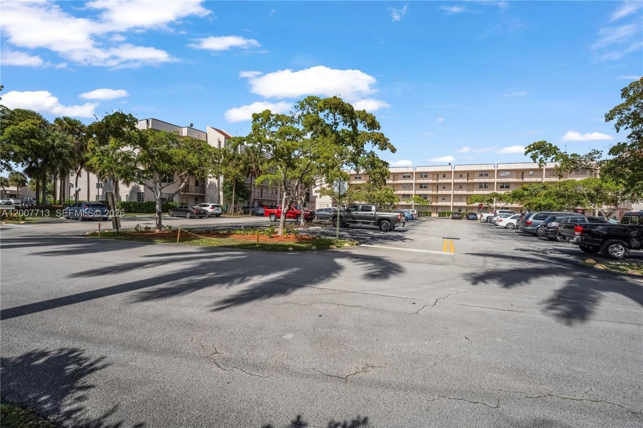 2551 Aragon Blvd, Unit 411, Sunrise, FL 33322 Photo
