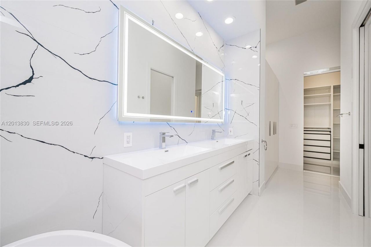 1455 Breakwater Ter , Hollywood, FL 33019 Photo