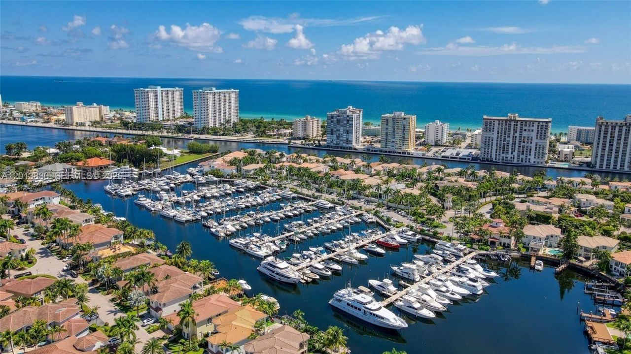 1455 Breakwater Ter , Hollywood, FL 33019 Photo