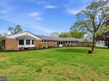 110 PONDS EDGE DRIVE, CHADDS FORD, PA 19317
