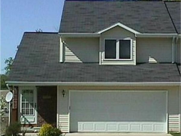 2351 12th St, Coralville, IA 52241
