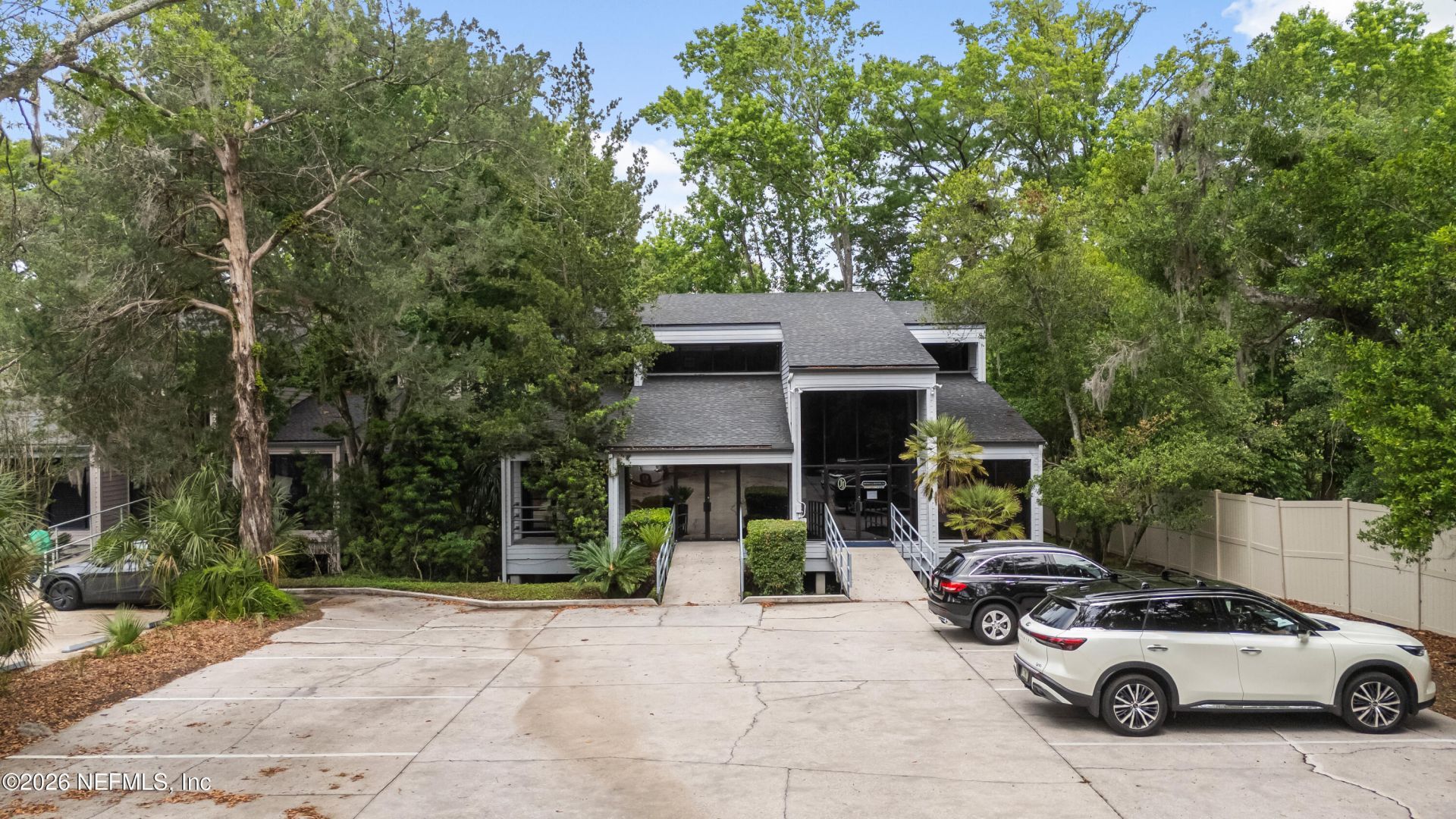 8810 Goodbys Executive Drive, Jacksonville, FL 32217 Photo