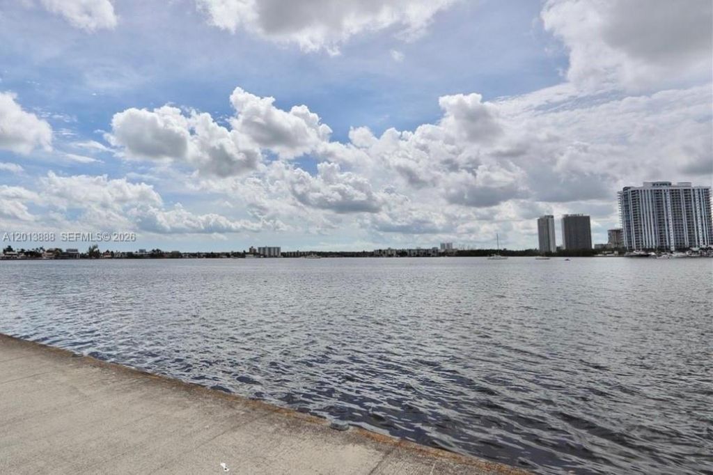 2920 Point East Dr, Unit N509, Aventura, FL 33160 Photo