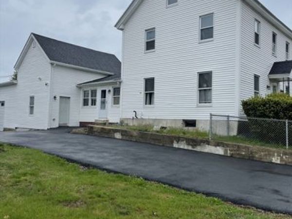 192 Hildreth St, Lowell, MA 01850