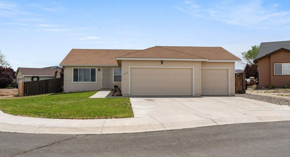 2215 Ellice Way, Fernley, NV 89408 Photo