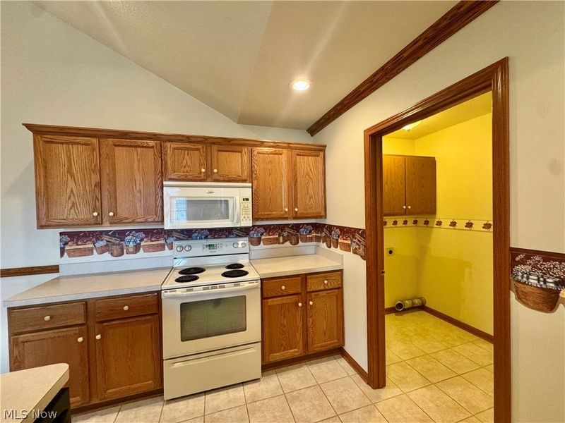 216 Village Court, Columbiana, OH 44408 Photo 12