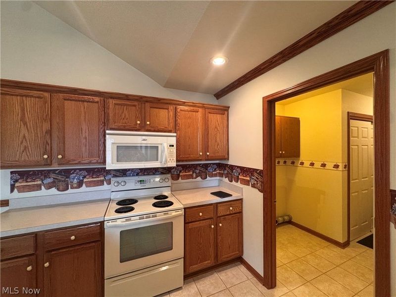 216 Village Court, Columbiana, OH 44408 Photo 12