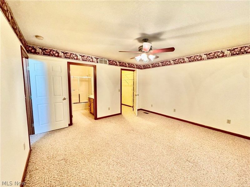 216 Village Court, Columbiana, OH 44408 Photo 13