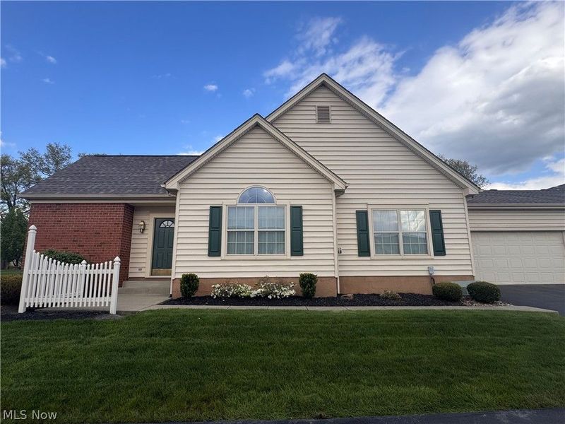 216 Village Court, Columbiana, OH 44408 Photo 3