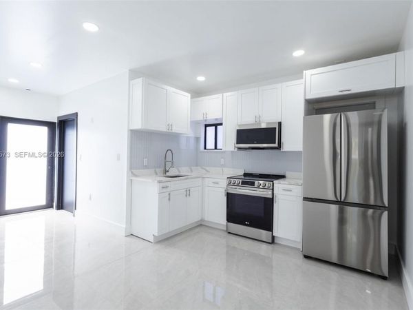 571 NW 152nd St , Unit Back, Miami, FL 33169