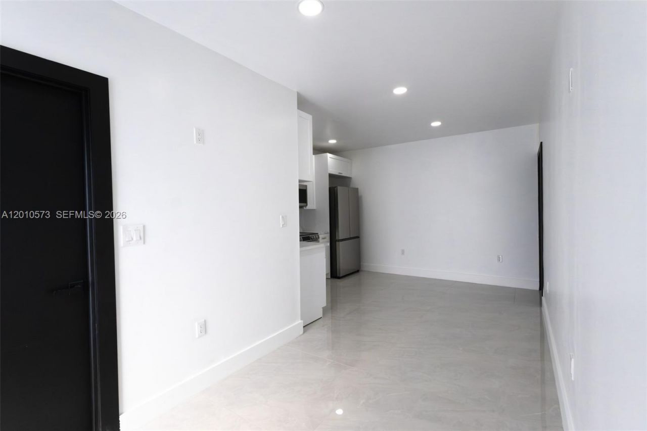 571 NW 152nd St, Unit Back, Miami, FL 33169 Photo