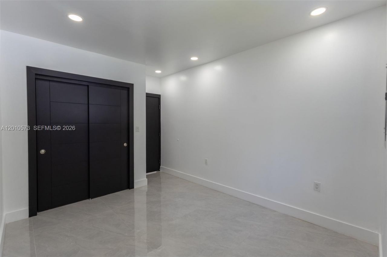 571 NW 152nd St, Unit Back, Miami, FL 33169 Photo