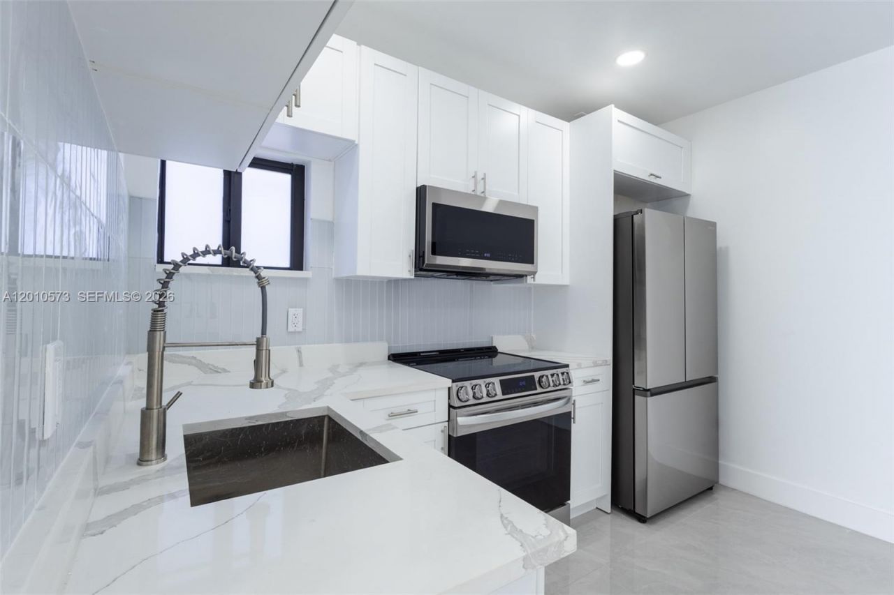 571 NW 152nd St, Unit Back, Miami, FL 33169 Photo