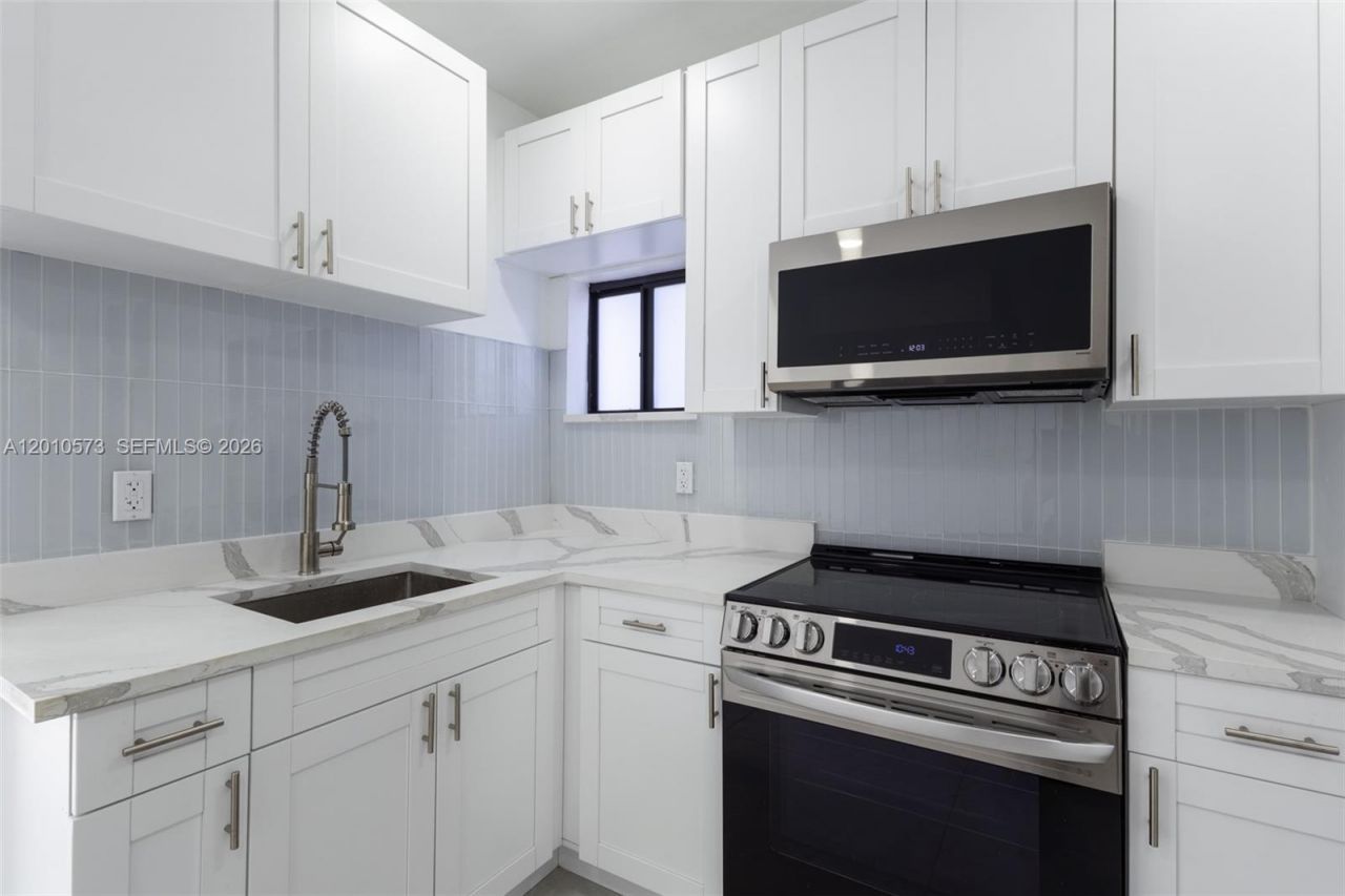 571 NW 152nd St, Unit Back, Miami, FL 33169 Photo