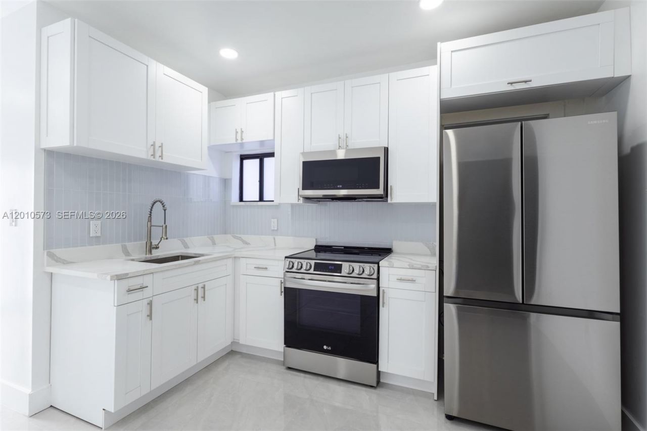 571 NW 152nd St, Unit Back, Miami, FL 33169 Photo