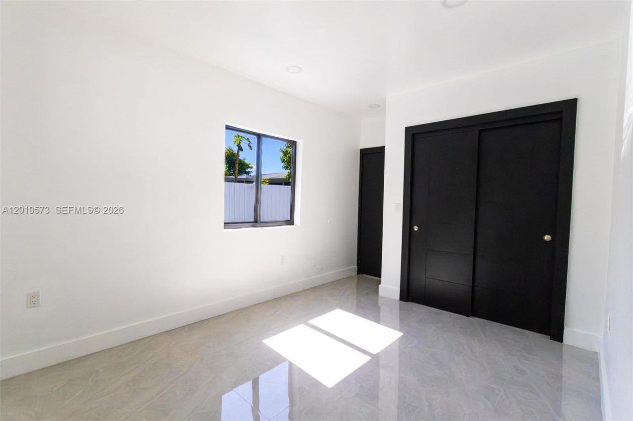 571 NW 152nd St, Unit Back, Miami, FL 33169 Photo