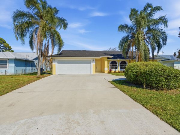 1371 SE Airoso Boulevard, Port St. Lucie, FL 34983