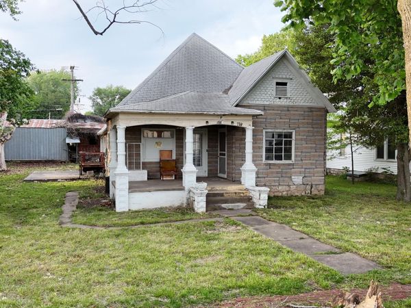 718 E Broadway Street , Monett, MO 65708