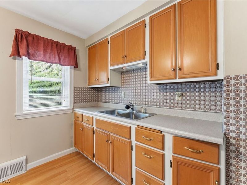 4180 W 57th Street , Cleveland, OH 44144 Photo 4