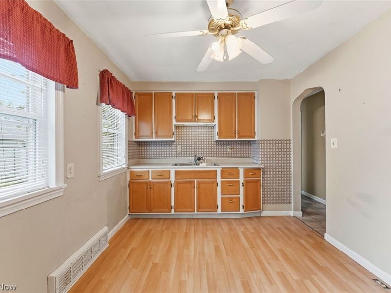 4180 W 57th Street , Cleveland, OH 44144 Photo 5