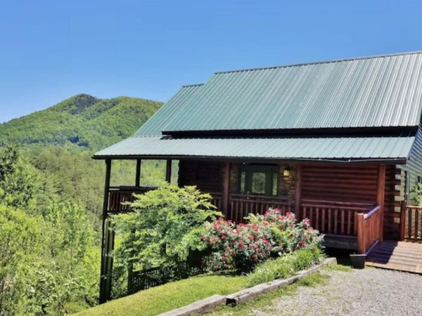 909 Fawn Hollow Tr, Townsend, TN 37882
