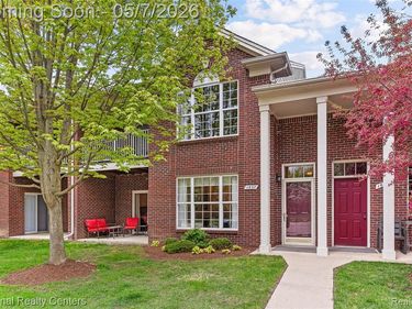 1637 Deepwood Circle, Rochester, MI 48307