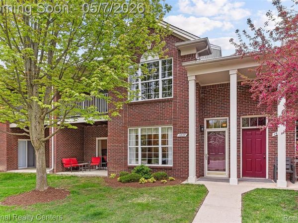 1637 Deepwood Circle, Rochester, MI 48307