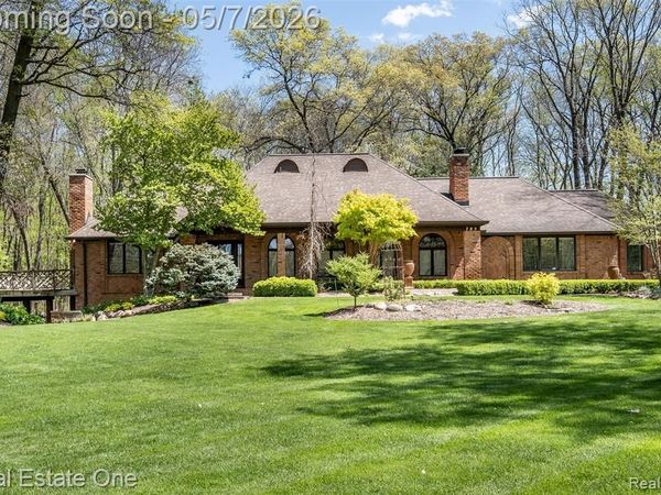 785 Old Milford Farms, Milford Twp, MI 48381