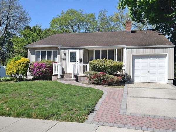 10 Tacoma Lane , Unit 1, Syosset, NY 11791