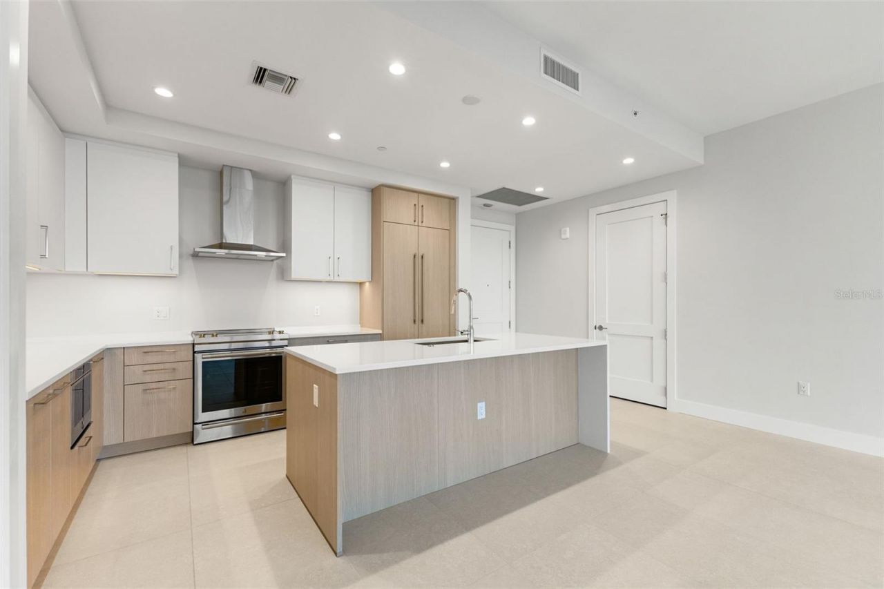 275 1st Avenue S, Unit 2308, Saint Petersburg, FL 33701 Photo