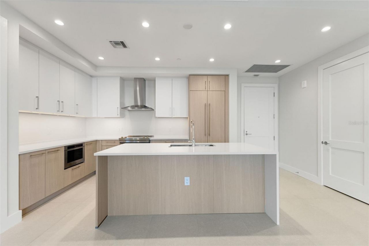 275 1st Avenue S, Unit 2308, Saint Petersburg, FL 33701 Photo
