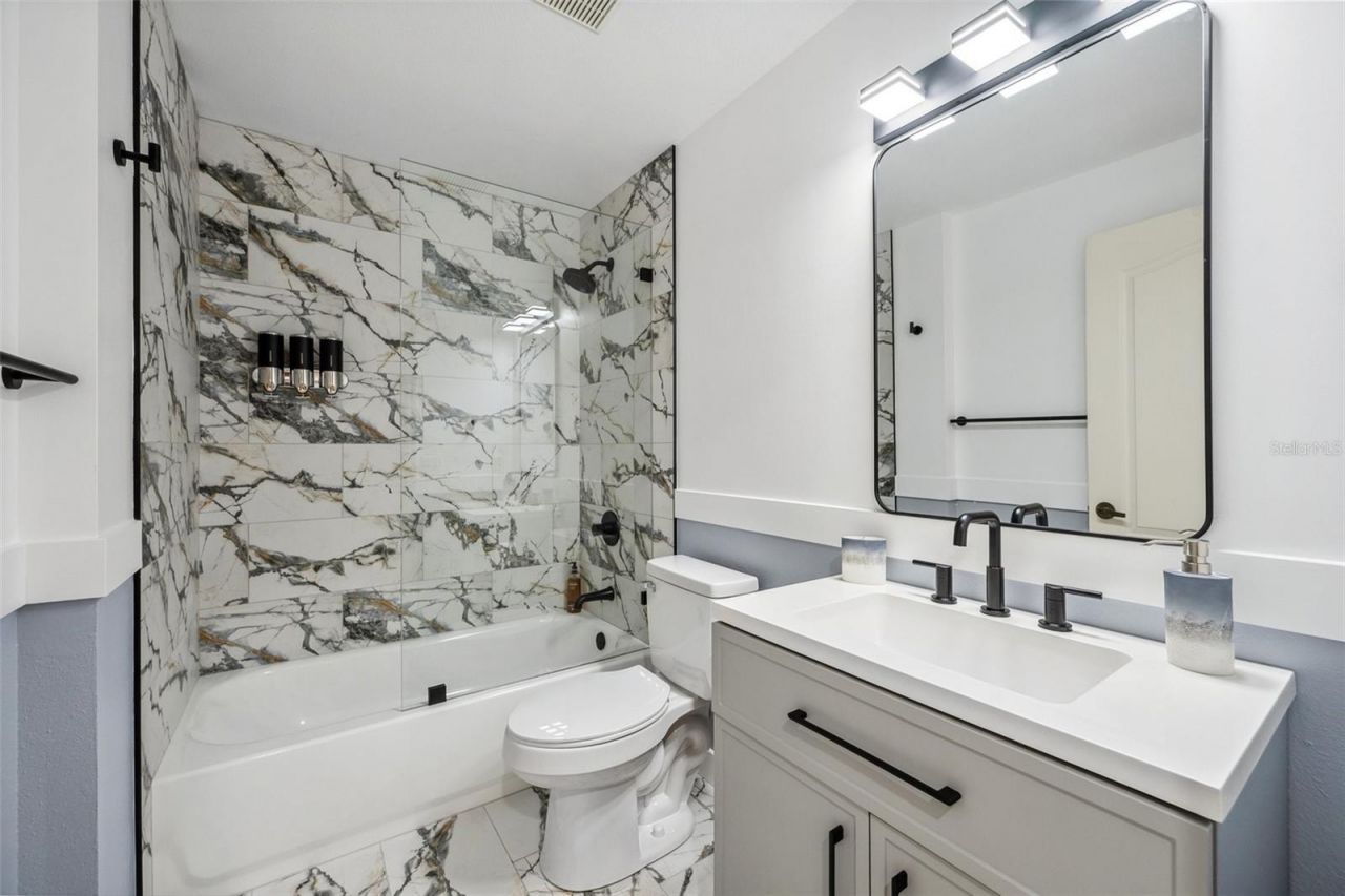 9611 Castle Point Drive , Unit 912, Sarasota, FL 34238 Photo