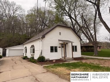 1822 N Broadway Street , Council Bluffs, IA 51503