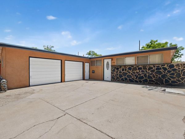1128 Glorieta Street NE, Albuquerque, NM 87112