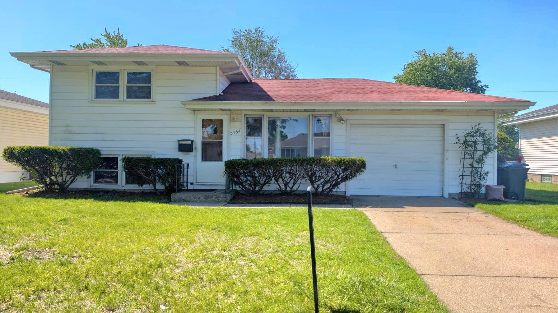 3534 43rd Place, Highland, IN 46322 Main Photo