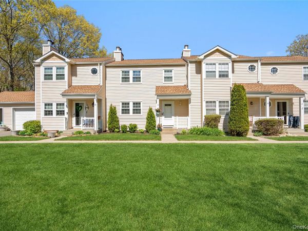 19 Paine Commons , Unit 19, Yaphank, NY 11980
