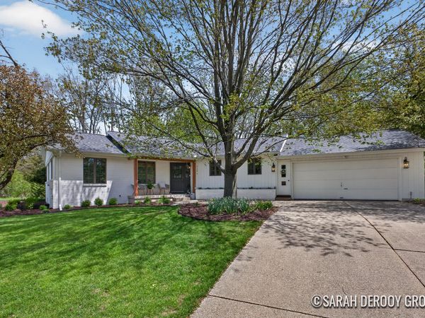 2606 Indian Ridge Drive NE, Grand Rapids, MI 49505