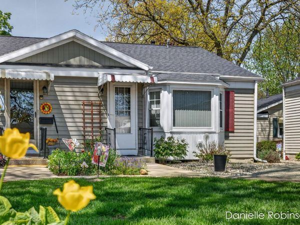 929 Village Lane, Unit 140, Jenison, MI 49428