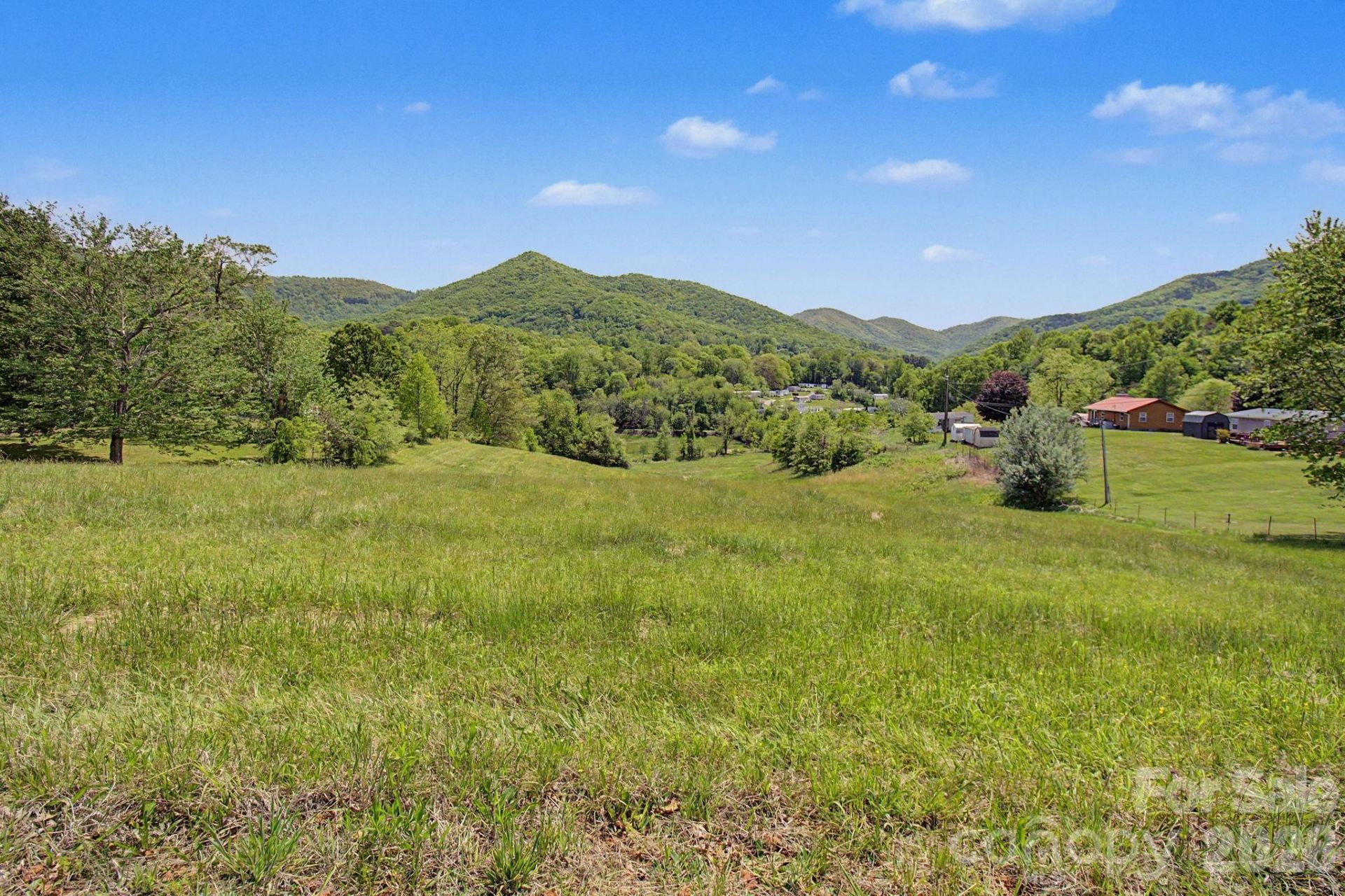 99999 Wise Road, Candler, NC 28715 Main Photo