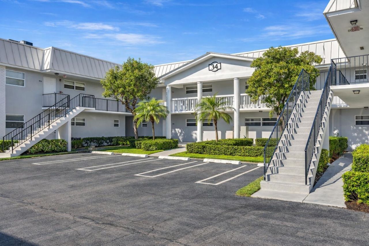 25 Colonial Club Drive, Unit 101, Boynton Beach, FL 33435 Photo