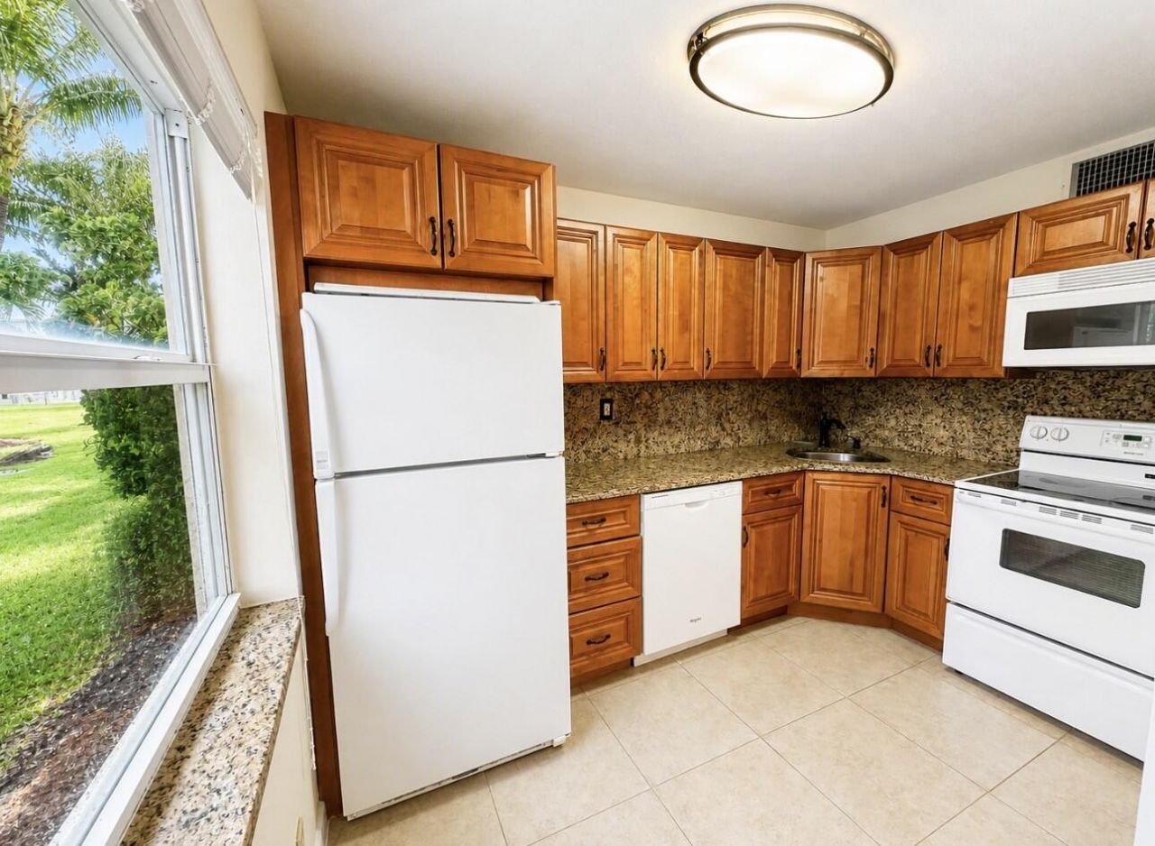 25 Colonial Club Drive, Unit 101, Boynton Beach, FL 33435 Photo