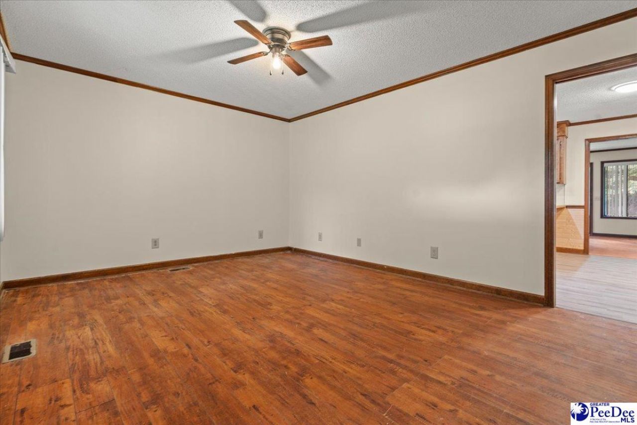 1403 Pheasant Rd Photo 8