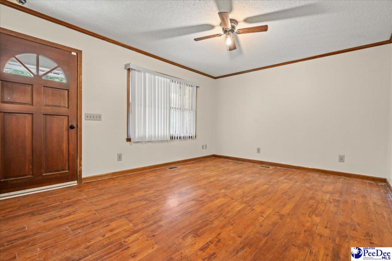 1403 Pheasant Rd Photo 9