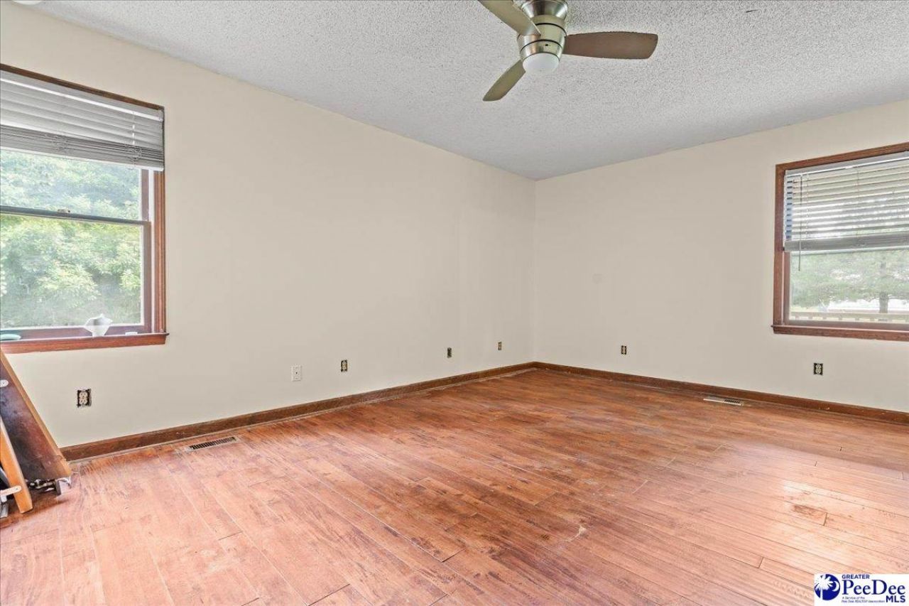 1403 Pheasant Rd Photo 12