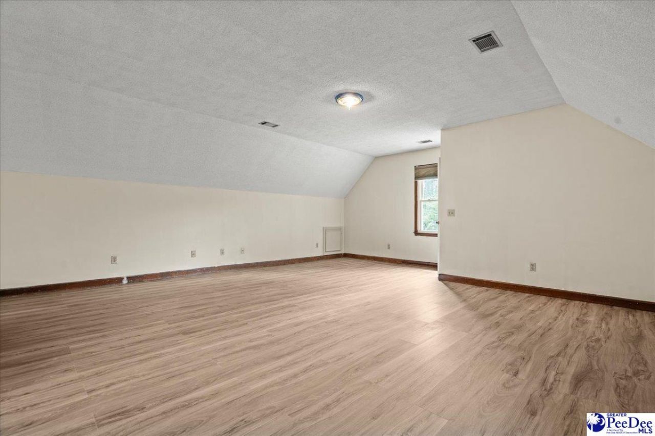 1403 Pheasant Rd Photo 32