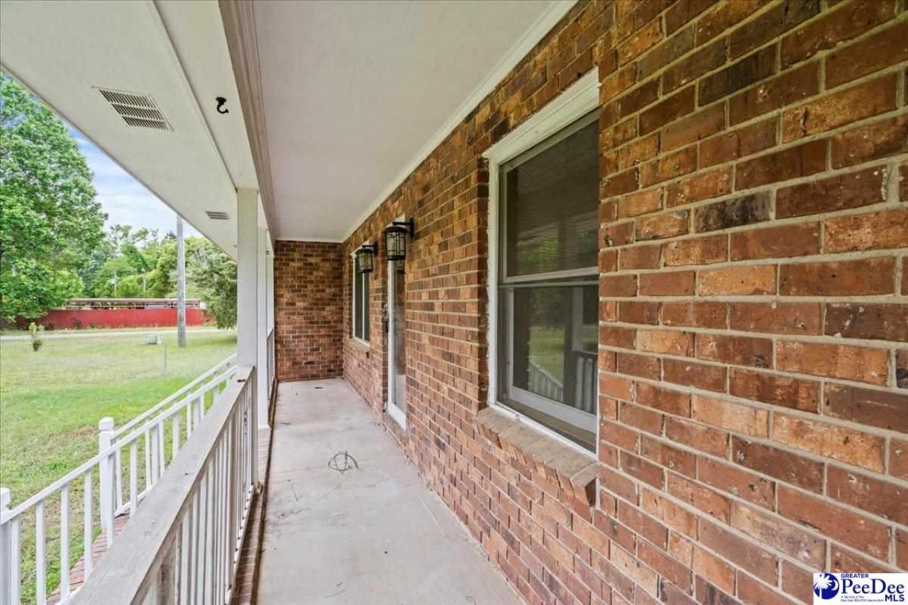 1403 Pheasant Rd Photo 5