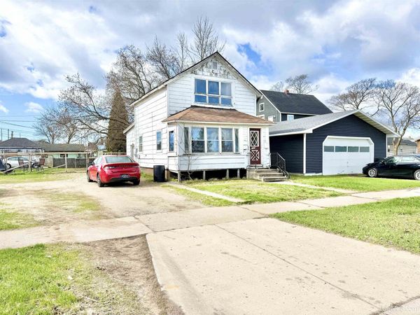 1119 N 3rd Avenue, Escanaba, MI 49829