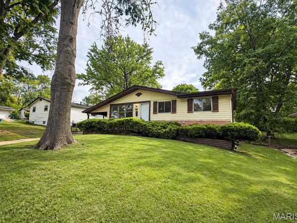 7018 Midwood Avenue , Hazelwood, MO 63042